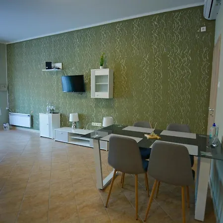 Purple Apartman Apartamento Makó