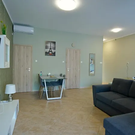 Apartamento Purple Apartman *